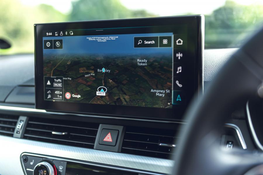 Детали интерьера Audi A4 35 TFSI Sport (B9) 2019 года  (UK) (фото 16 из 21)